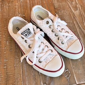 CONVERSE Chuck Taylors. Size 7 women’s white eyelet